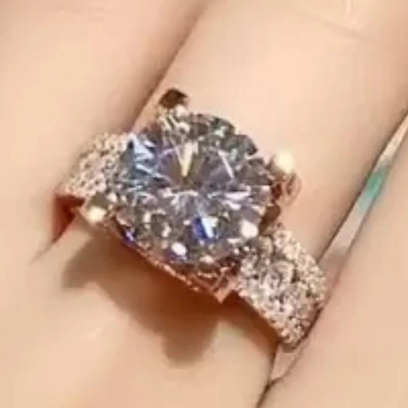 🎁Crystal Pure Zircon Rose Gold Luxury Chunky Ring for Women, UNVN12256 - Picture 2 of 7